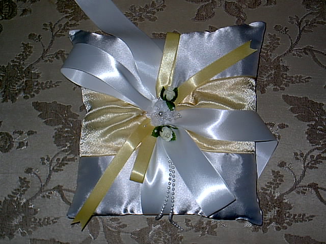 Item 152  Ring Pillow Satin