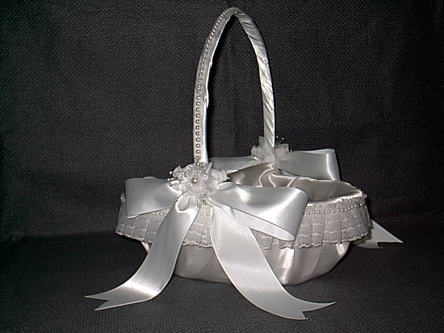 Item 211 Oval flower girl basket