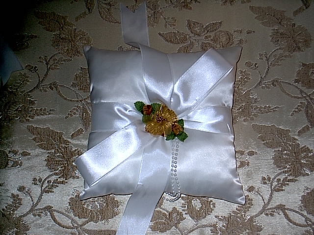 Item 159 Gold ring pillow