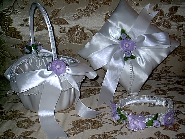 Item 1221 purple Basket / Ring pillow set