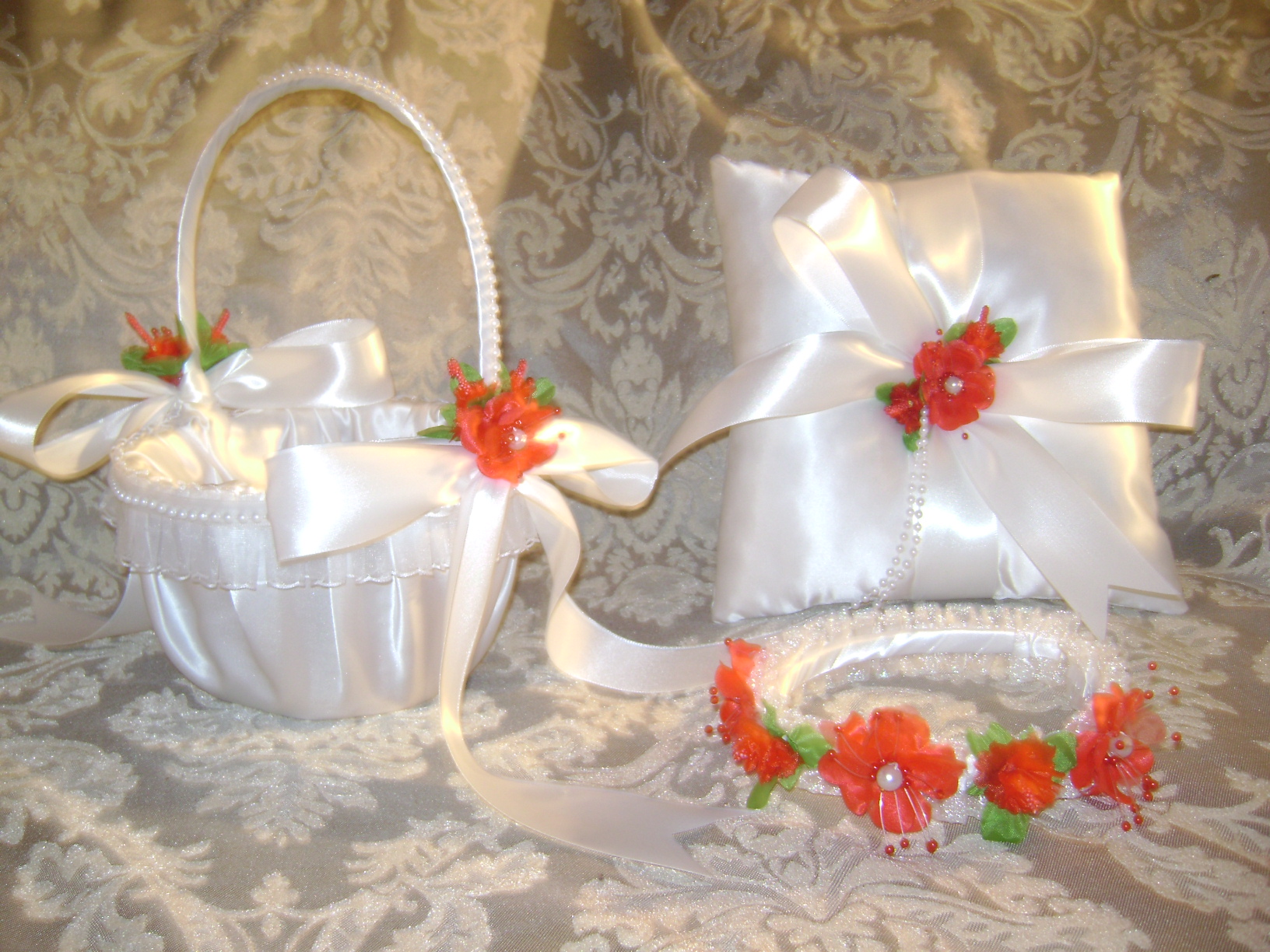 Item 1231 Basket / Ring pillow set