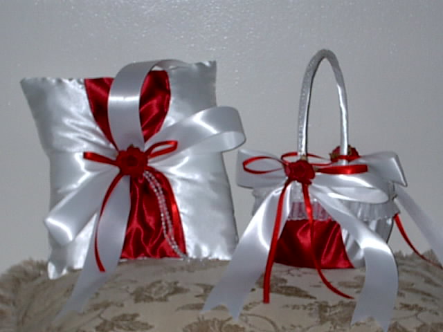 Item 1227 Basket / Ring pillow set