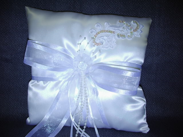 Item 156 Ring Pillow satin