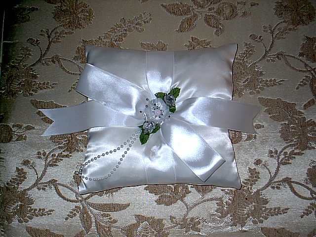 Item 161 silver flower ring pilloow