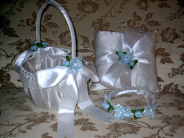 Item 1223 sky blue Basket / Ring pillow set